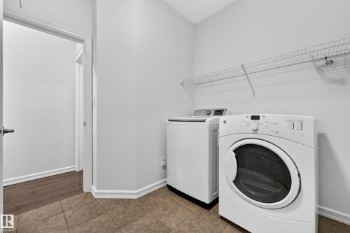 8226 180A Avenue Nw, Edmonton, AB - Indoor Photo Showing Laundry Room