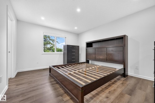 8226 180A Avenue Nw, Edmonton, AB - Indoor Photo Showing Bedroom
