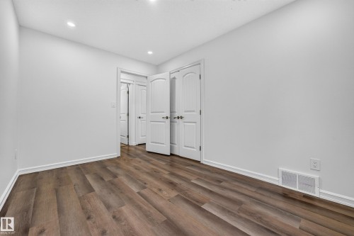 8226 180A Avenue Nw, Edmonton, AB - Indoor Photo Showing Other Room