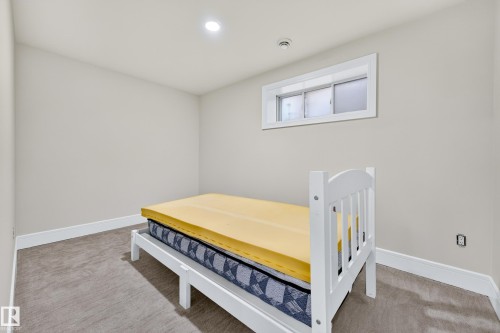 8226 180A Avenue Nw, Edmonton, AB - Indoor Photo Showing Bedroom