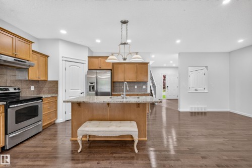 8226 180A Avenue Nw, Edmonton, AB - Indoor Photo Showing Kitchen