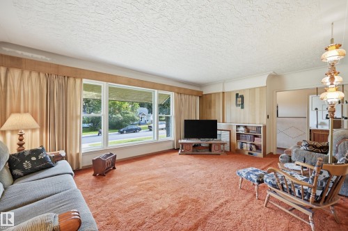 11310 110 Avenue Nw, Edmonton, AB - Indoor Photo Showing Living Room