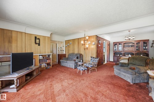 11310 110 Avenue Nw, Edmonton, AB - Indoor Photo Showing Living Room