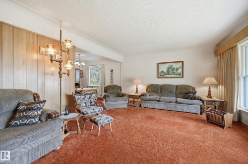 11310 110 Avenue Nw, Edmonton, AB - Indoor Photo Showing Living Room
