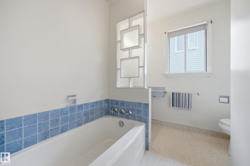 11310 110 Avenue Nw, Edmonton, AB - Indoor Photo Showing Bathroom