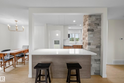 8715 64 Avenue Nw, Edmonton, AB - Indoor