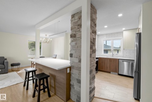 8715 64 Avenue Nw, Edmonton, AB - Indoor