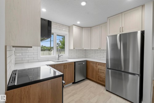 8715 64 Avenue Nw, Edmonton, AB - Indoor Photo Showing Kitchen