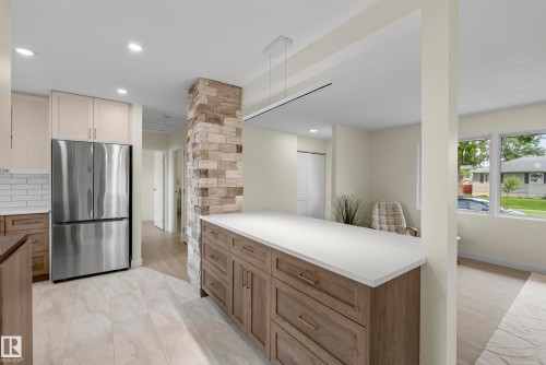 8715 64 Avenue Nw, Edmonton, AB - Indoor Photo Showing Kitchen