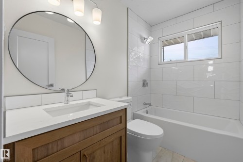 8715 64 Avenue Nw, Edmonton, AB - Indoor Photo Showing Bathroom