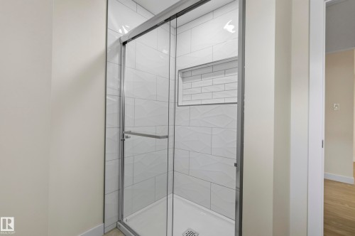 8715 64 Avenue Nw, Edmonton, AB - Indoor Photo Showing Bathroom