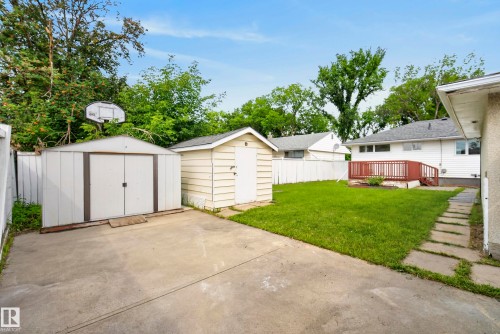 8715 64 Avenue Nw, Edmonton, AB - Outdoor