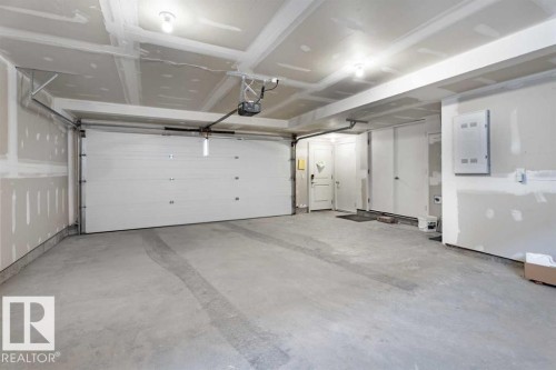 #528 857 Belmont Dr Sw, Calgary, AB - Indoor Photo Showing Garage