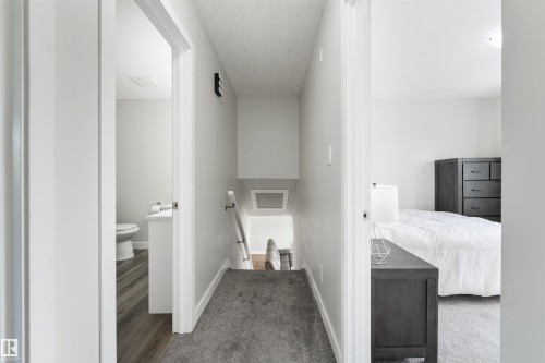 Efficient hallway layout with direct access to bathroom and bedroom spaces - 4614 53 Ave, Calmar, AB - Indoor