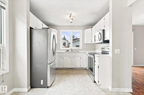 17911 77 Avenue Nw, Edmonton, AB - Indoor Photo Showing Kitchen