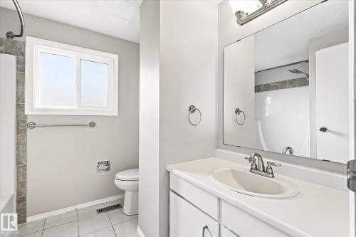 17911 77 Avenue Nw, Edmonton, AB - Indoor Photo Showing Bathroom