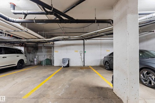 #440 1520 Hammond Gate Nw, Edmonton, AB - Indoor Photo Showing Garage