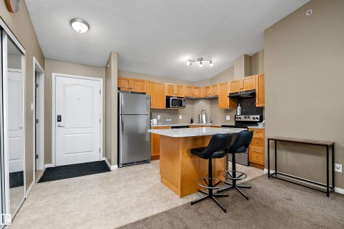 #440 1520 Hammond Gate Nw, Edmonton, AB - Indoor Photo Showing Kitchen