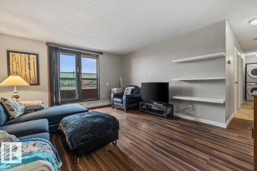 #305 10175 109 St Nw, Edmonton, AB - Indoor Photo Showing Living Room