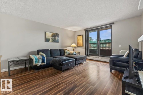 #305 10175 109 St Nw, Edmonton, AB - Indoor Photo Showing Living Room