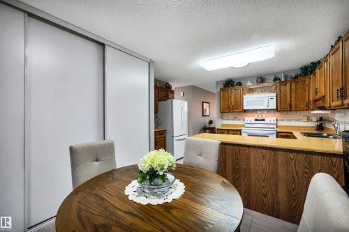 10636 153 Avenue Nw, Edmonton, AB - Indoor