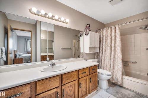 10636 153 Avenue Nw, Edmonton, AB - Indoor Photo Showing Bathroom