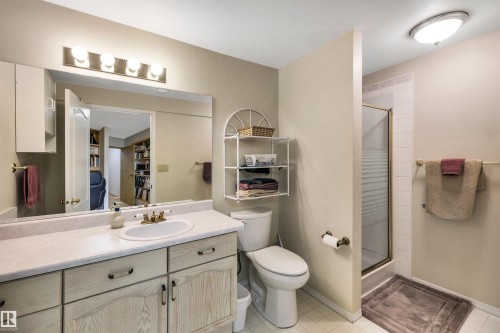 10636 153 Avenue Nw, Edmonton, AB - Indoor Photo Showing Bathroom