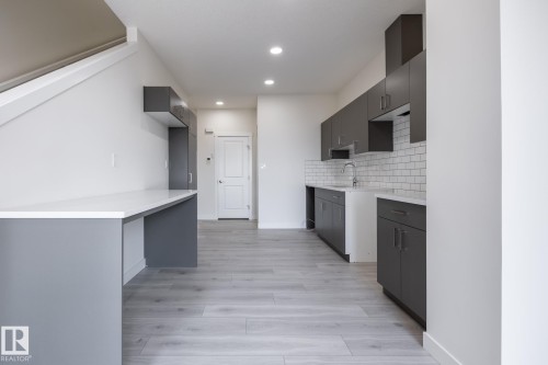 #25 7020 Keswick Cm Sw, Edmonton, AB - Indoor Photo Showing Kitchen