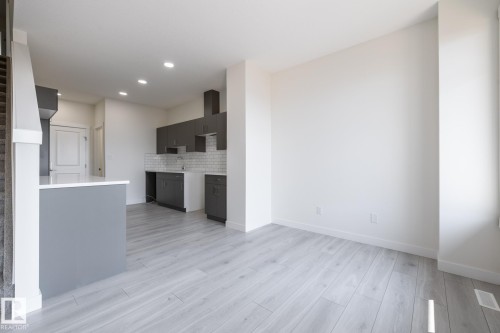 #25 7020 Keswick Cm Sw, Edmonton, AB - Indoor