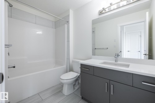 #25 7020 Keswick Cm Sw, Edmonton, AB - Indoor Photo Showing Bathroom