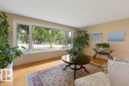 2 Greenwood Place, St. Albert, AB - Indoor Photo Showing Living Room