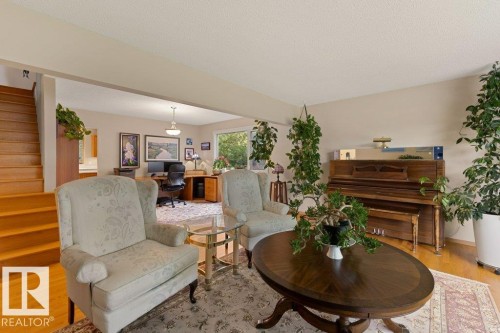 2 Greenwood Place, St. Albert, AB - Indoor Photo Showing Living Room