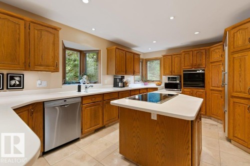 2 Greenwood Place, St. Albert, AB - Indoor Photo Showing Kitchen