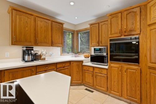 2 Greenwood Place, St. Albert, AB - Indoor Photo Showing Kitchen