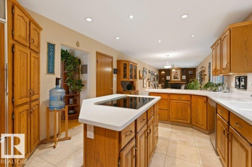 2 Greenwood Place, St. Albert, AB - Indoor Photo Showing Kitchen