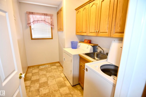 4820 49 Avenue, St. Paul Town, AB - Indoor Photo Showing Laundry Room