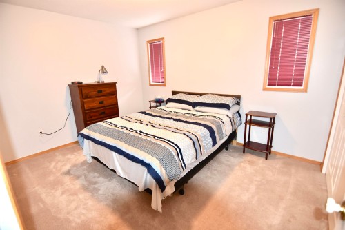 4820 49 Avenue, St. Paul Town, AB - Indoor Photo Showing Bedroom