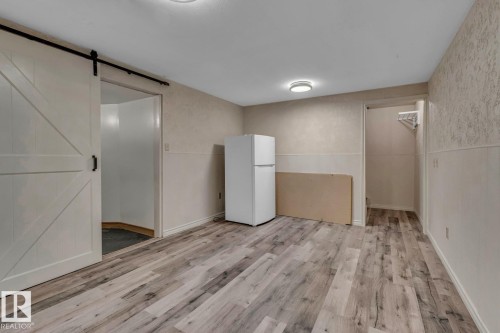 221 Harrison Dr Nw, Edmonton, AB - Indoor