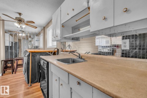 221 Harrison Dr Nw, Edmonton, AB - Indoor Photo Showing Kitchen