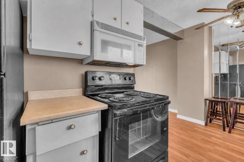 221 Harrison Dr Nw, Edmonton, AB - Indoor Photo Showing Kitchen