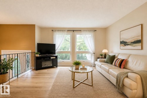 12 Amherst Crescent, St. Albert, AB - Indoor Photo Showing Living Room