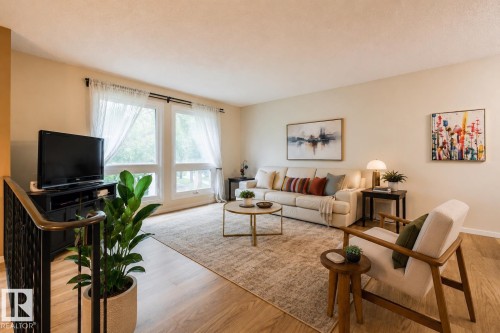12 Amherst Crescent, St. Albert, AB - Indoor Photo Showing Living Room