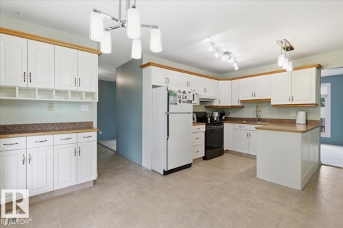 128 Green Ash Drive, Wetaskiwin, AB - Indoor Photo Showing Kitchen
