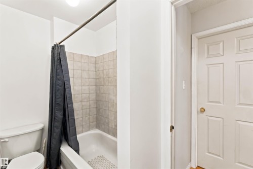 #201 10504 77 Av Nw, Edmonton, AB - Indoor Photo Showing Bathroom