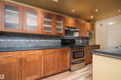 #1101 9909 110 St Nw, Edmonton, AB - Indoor Photo Showing Kitchen