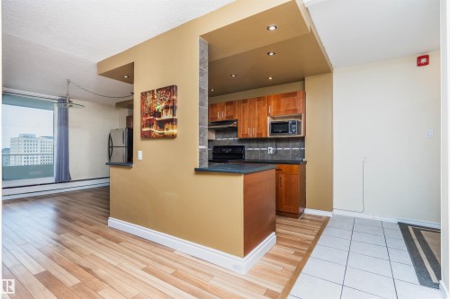 #1101 9909 110 St Nw, Edmonton, AB - Indoor Photo Showing Kitchen