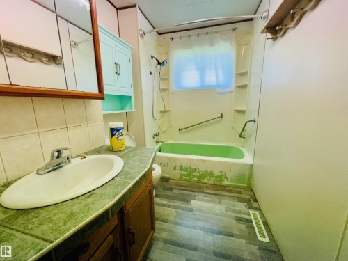 58410 Rng Rd 95, Rural St. Paul County, AB - Indoor Photo Showing Bathroom