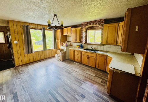 58410 Rng Rd 95, Rural St. Paul County, AB - Indoor Photo Showing Kitchen With Double Sink
