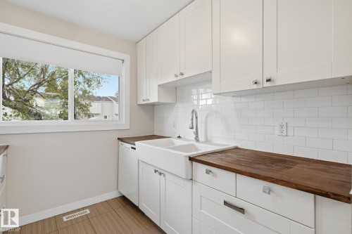 248 Dickinsfield Crest Nw, Edmonton, AB - Indoor Photo Showing Kitchen