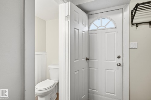 248 Dickinsfield Crest Nw, Edmonton, AB - Indoor Photo Showing Bathroom